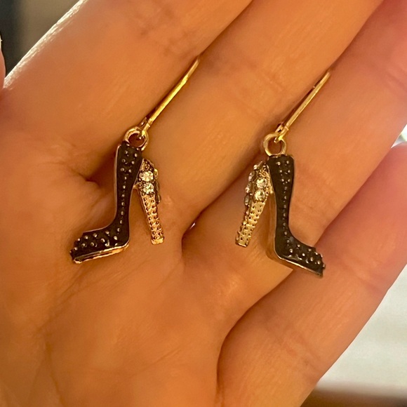 New Cute Black Enamel & Rhinestone Gold Heel Earrings With Lever Back Hooks - Picture 5 of 8